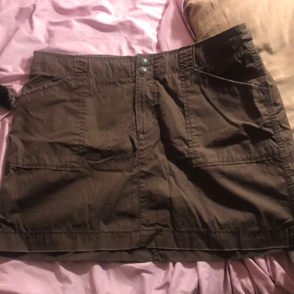 gap cargo brown skirt